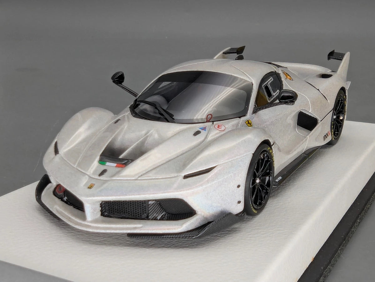 Modellautos 1:43 BBR Ferrari FXX-K Ltd 22/24 auf Lederplatte mit Vitrine und OVP