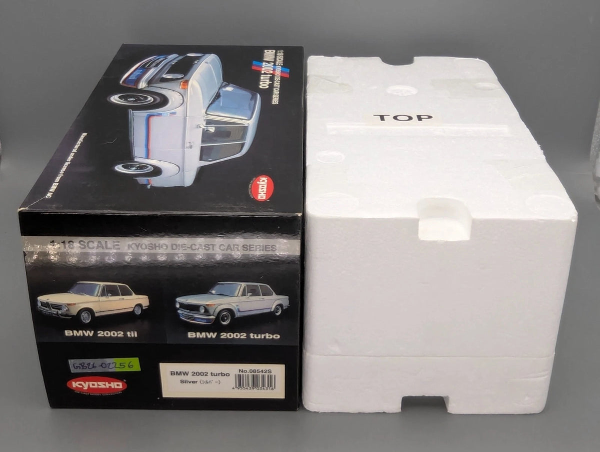 Modellautos 1:18 Kyosho BMW 2002 Turbo Silber mit OVP