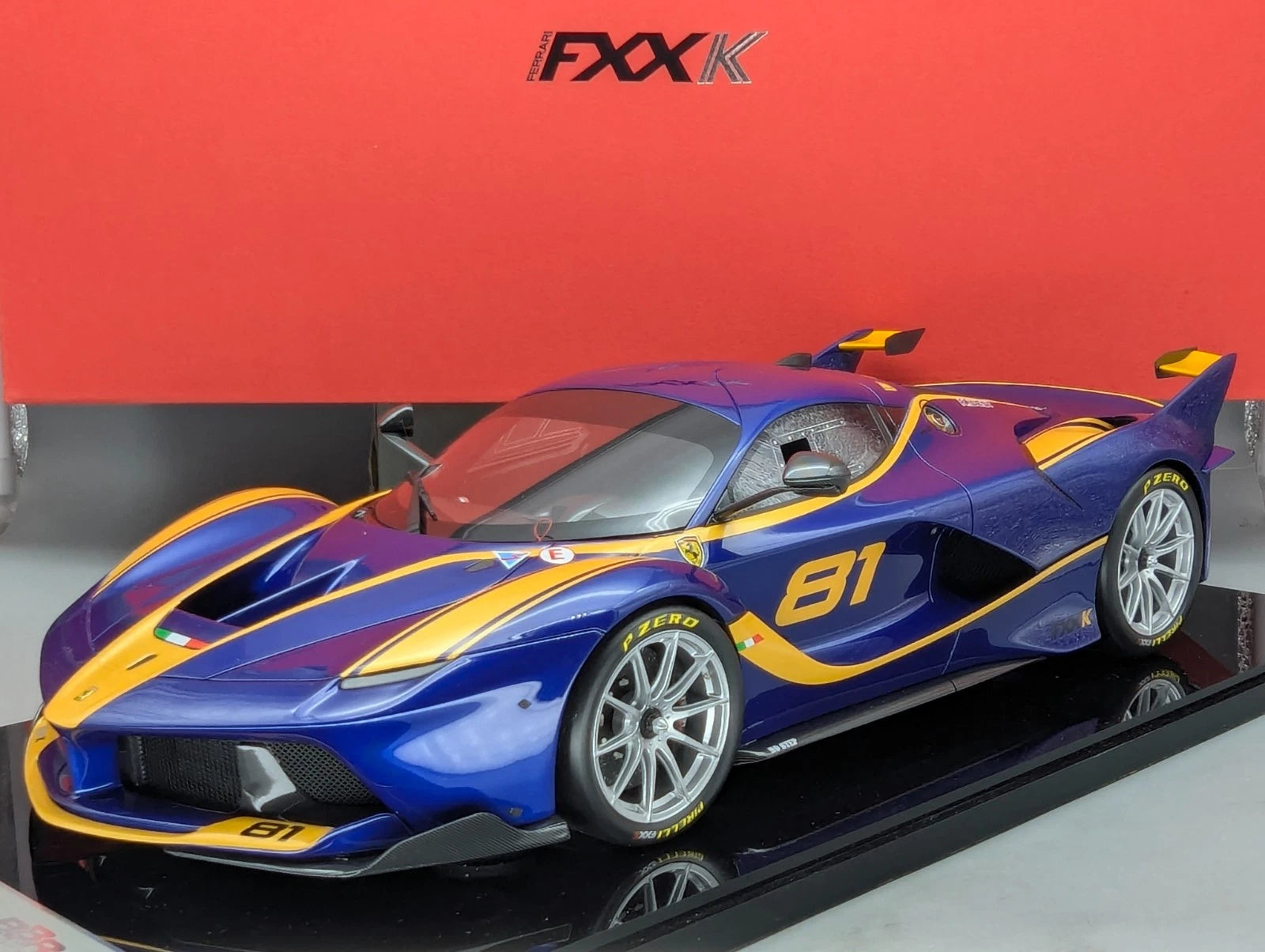 Modellautos 1:12 BBR Ferrari FXX-K Car #81 Blau Gelb Ltd 15/20 in Vitrine OVP