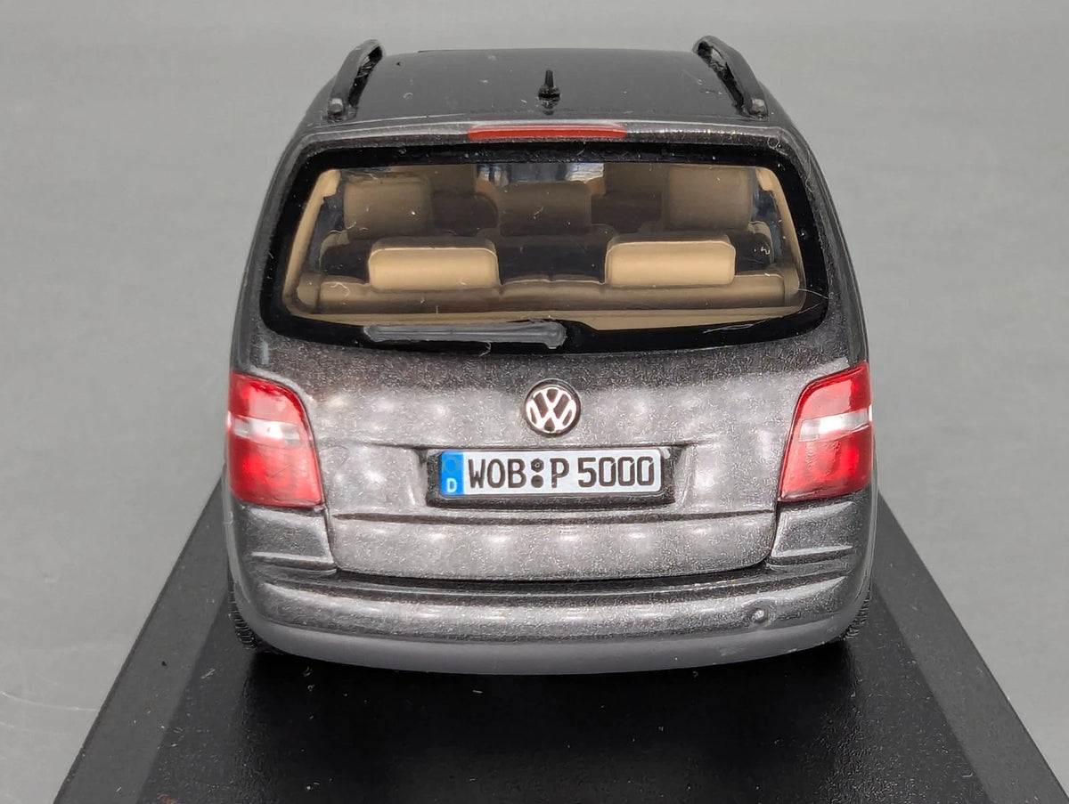 Modellautos 1:43 Minichamps Volkswagen VW Touran 1T 2003 Platingrau Dealer OVP