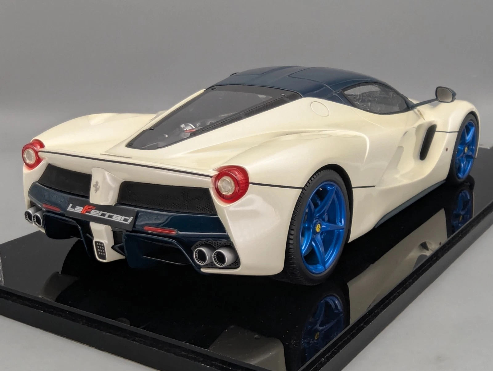 Modellautos 1:12 BBR Ferrari LaFerrari Fuli White / Blue Carbon Ltd 07/10 OVP