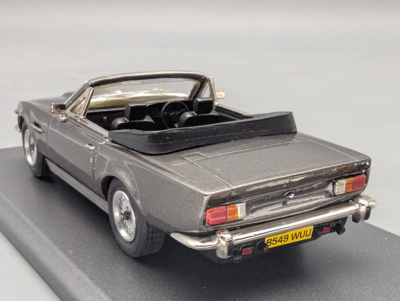 Modellautos 1:43 SMTS CL50 Aston Martin V8 Volante Built Living Daylights OVP