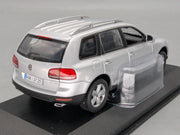 Modellautos 1:43 Minichamps Volkswagen VW Touareg Silber Metallic mit Dealer OVP