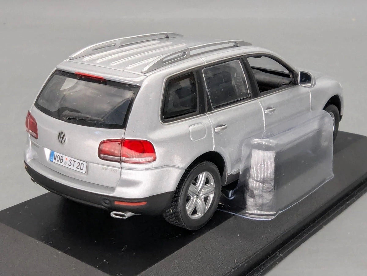 Modellautos 1:43 Minichamps Volkswagen VW Touareg Silber Metallic mit Dealer OVP