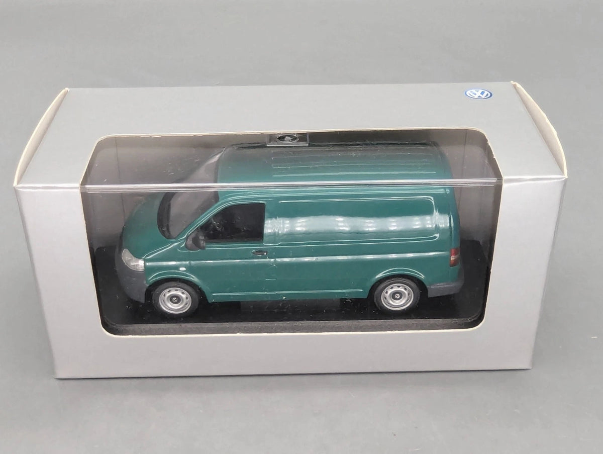 Modellautos 1:43 Minichamps VW T5 California Friesen Grün mit Dealer OVP