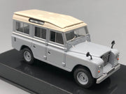 Modellautos 1:43 IXO Land Rover Series III 109 Station Wagon in Vitrine