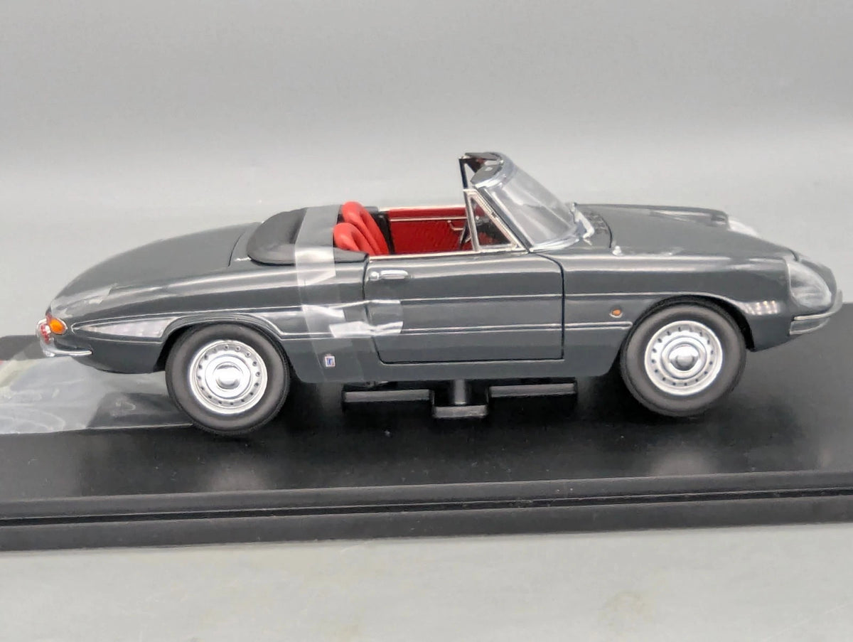 Modellautos 1:18 Touring Modelcars Alfa Romeo Duetto Spider 1966 Grau mit OVP
