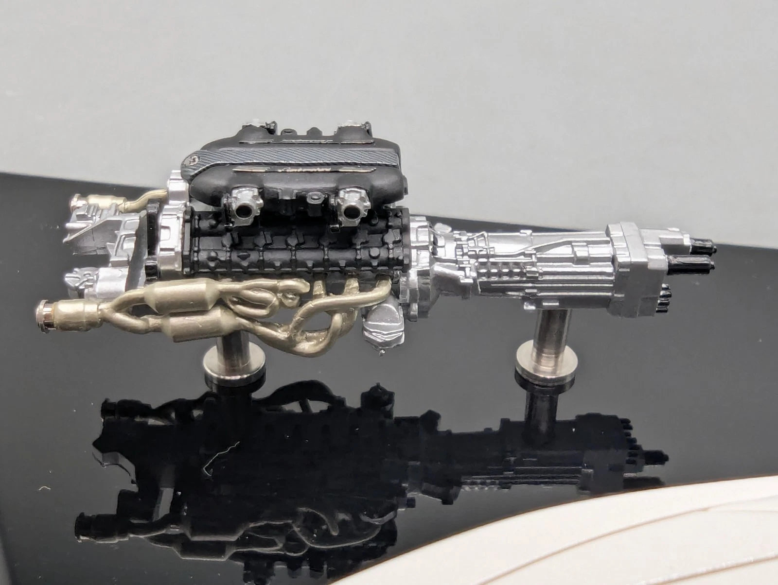 Eidolon Make Up 1:43 Lamborghini Aventador LP720-4 Roadster Engine Set Weiß OVP
