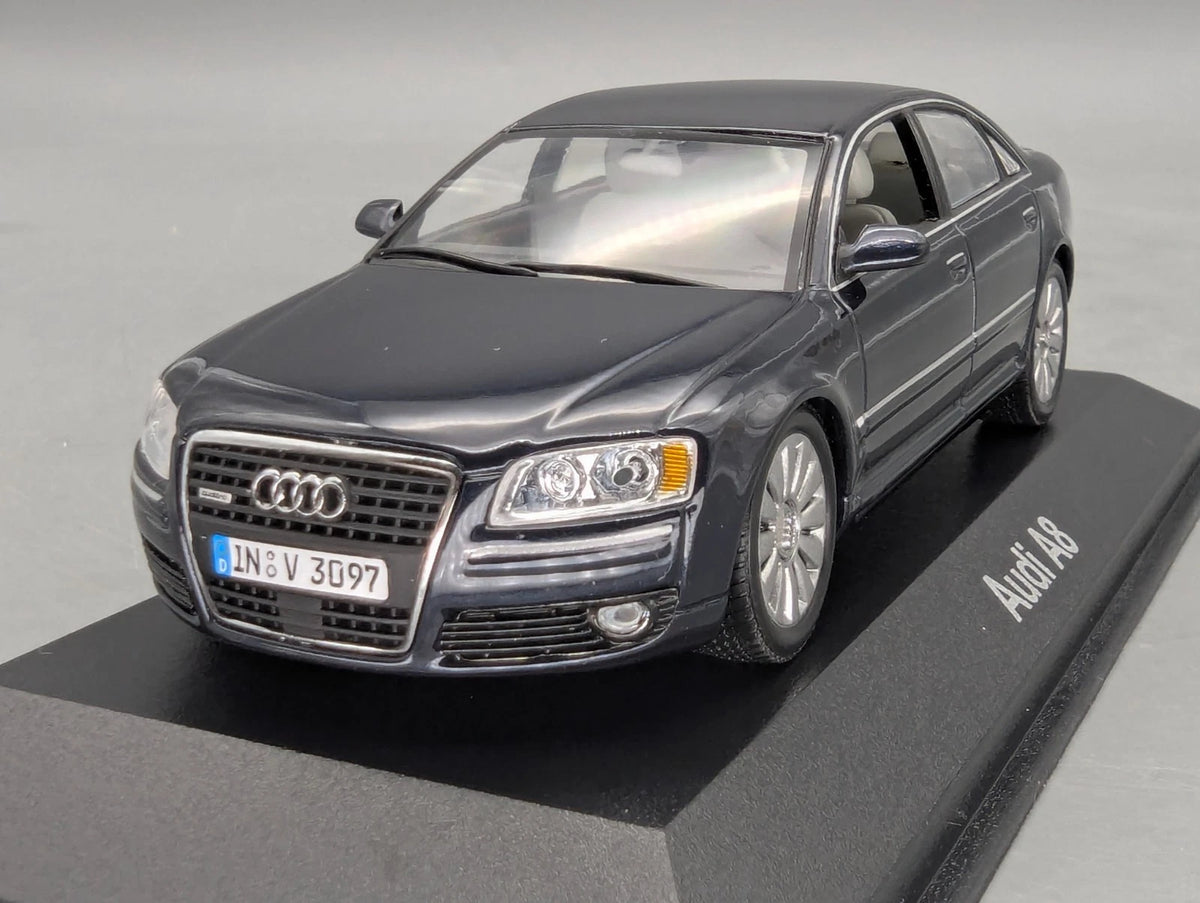 Modellautos 1:43 Minichamps Audi A8 Nachtblau mit Dealer OVP