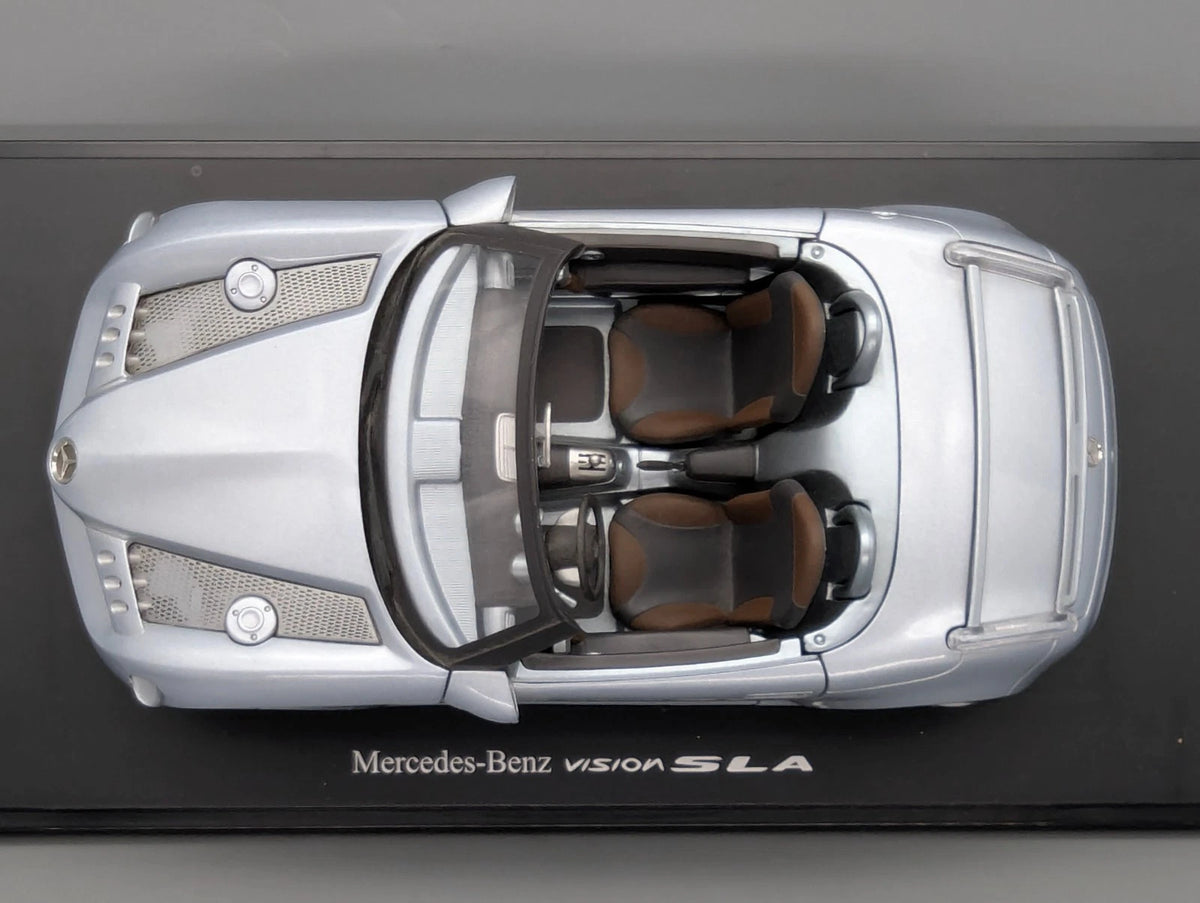 Modellautos 1:18 Gate Mercedes-Benz Vision SLA Hellblau Metallic mit Dealer OVP