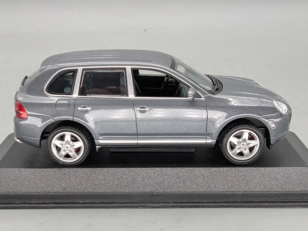 Modellautos 1:43 Minichamps Porsche Cayenne Turbo Grau Metallic WAP Dealer OVP