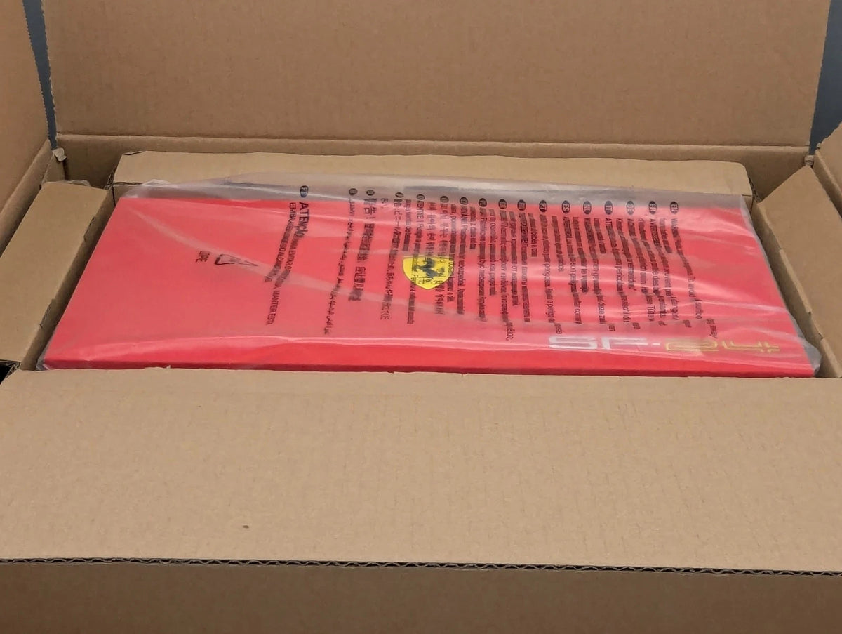 Modellautos 1:18 Bburago Ferrari SF24 Miami 2024 #16 C. Leclerc mit Vitrine OVP