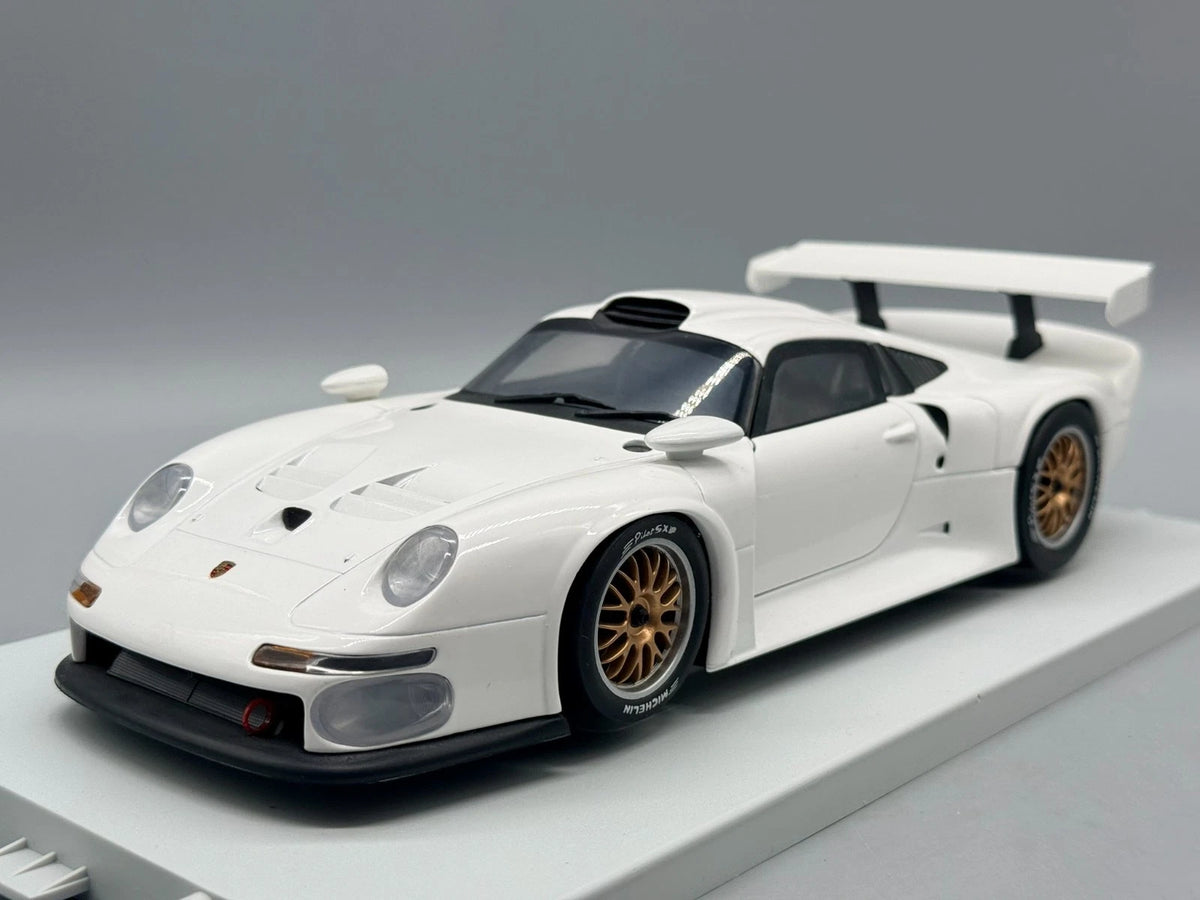 Modellautos 1:18 UT Models Porsche 911 GT1 Weiß mit OVP