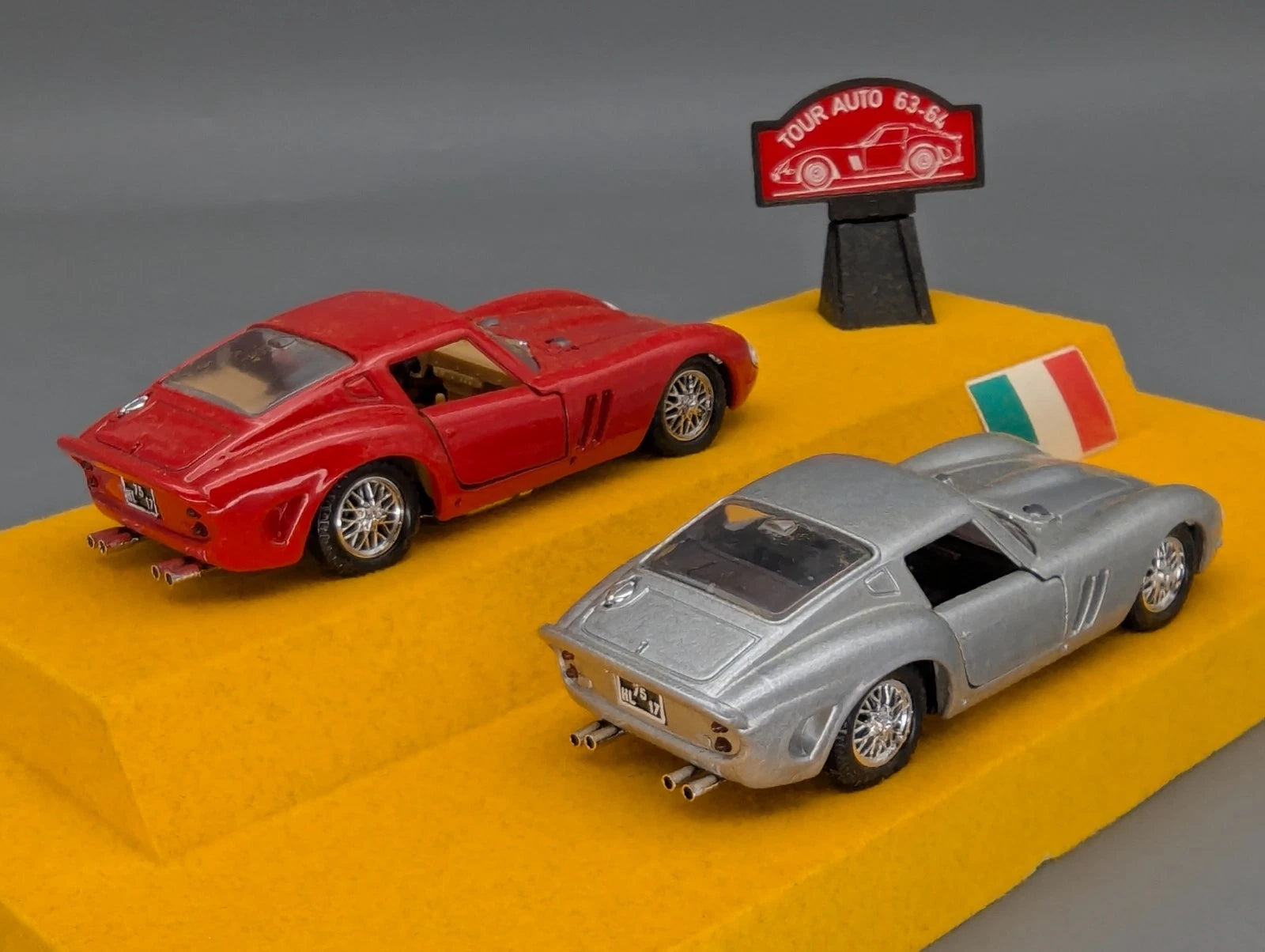 Modellautos 1:43 Solido Ferrari GTO TdF 1963 1964 2-tlg Set #165 #172 mit OVP