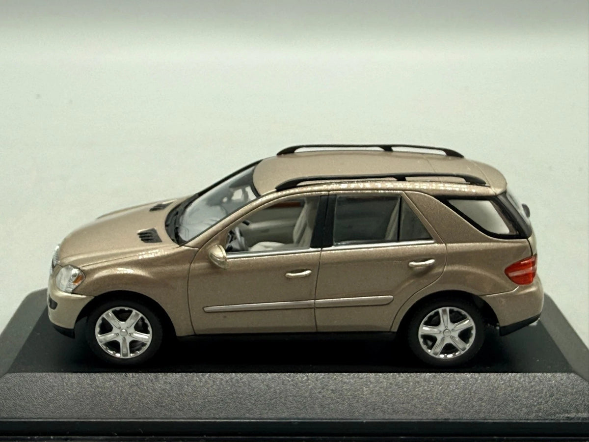 Modellautos 1:43 Minichamps  Mercedes-Benz M-Klasse mit OVP
