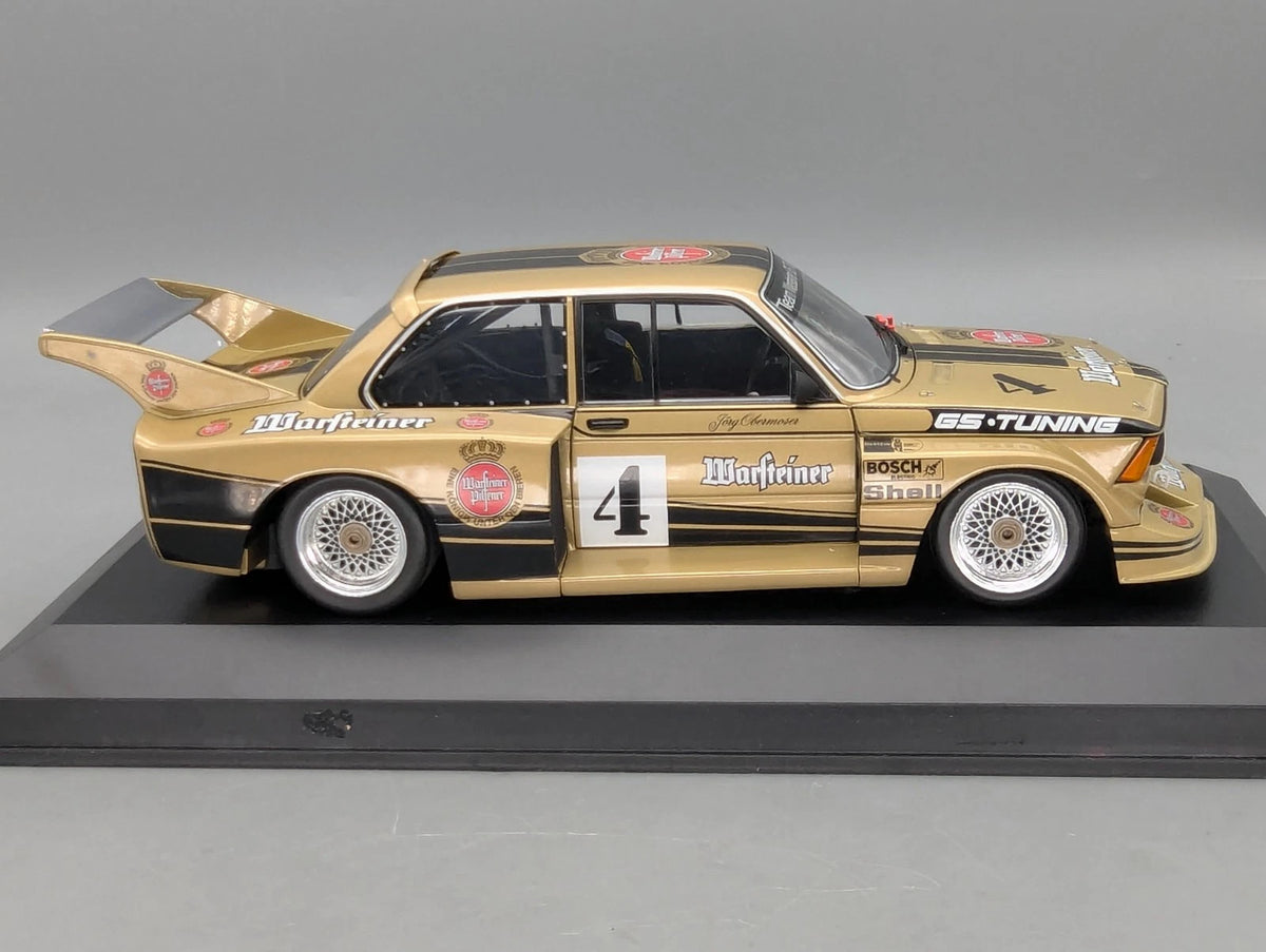 Modellautos 1:18 Minichamps BMW 320i Warsteiner DRM 1977 #4 J. Obermoser Vitrine
