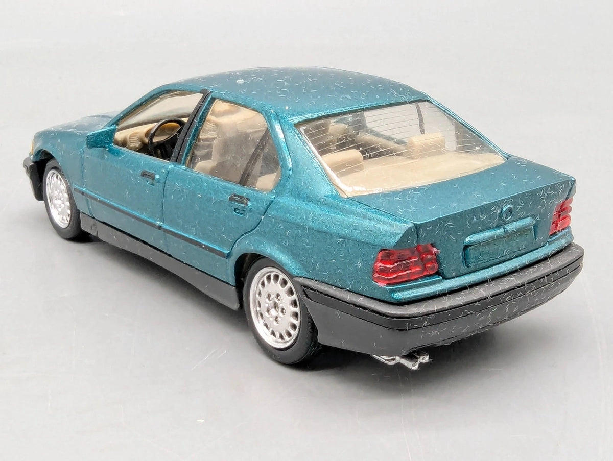 Modellautos 1:43 Solido BMW 325i mit Dealer OVP