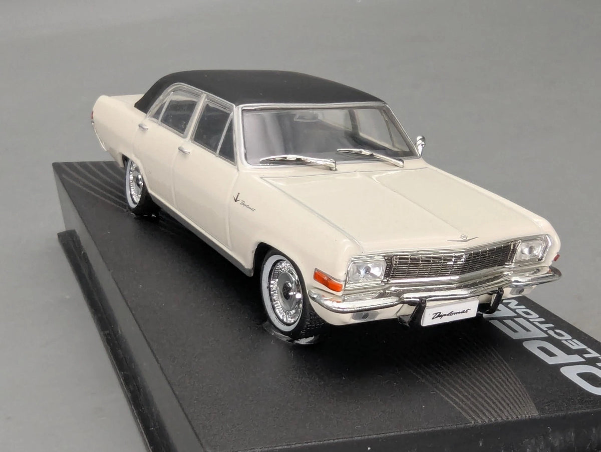 Modellautos 1:43 Ixo für Eaglemoss Opel Collection Diplomat V8 Limousine Vitrine