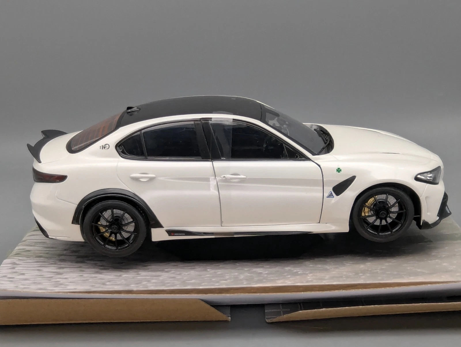 Modellautos 1:18 Solido Alfa Romeo Giulia GTA Blanco Trofeo 2022 OVP