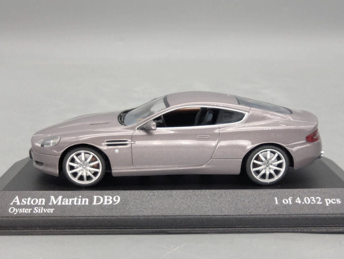 Modellautos 1:43 Minichamps Aston Martin DB9 2003 Oyster Silber mit OVP