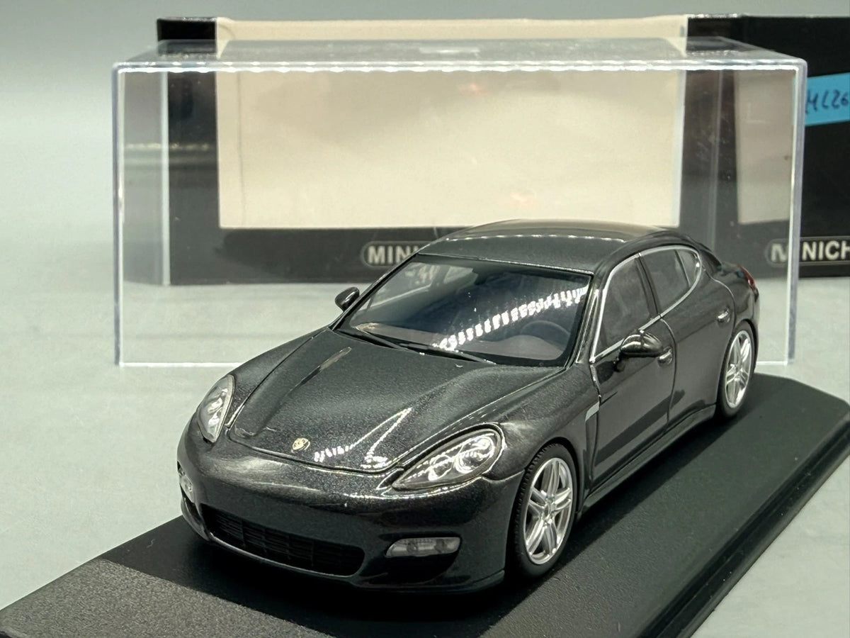 Modellautos 1:43 Minichamps Porsche Panamera mit OVP
