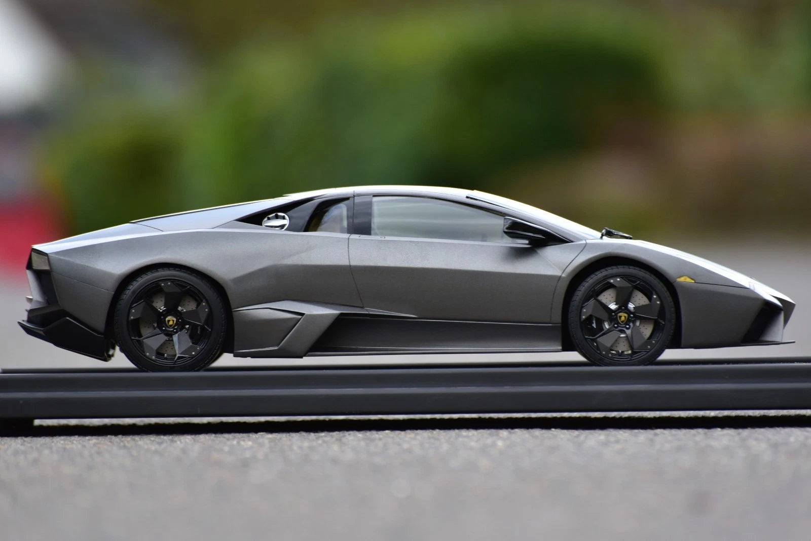 Modellautos 1:8 Amalgam Lamborghini Reventon 2007 Ltd 07/199 mit Vitrine und OVP