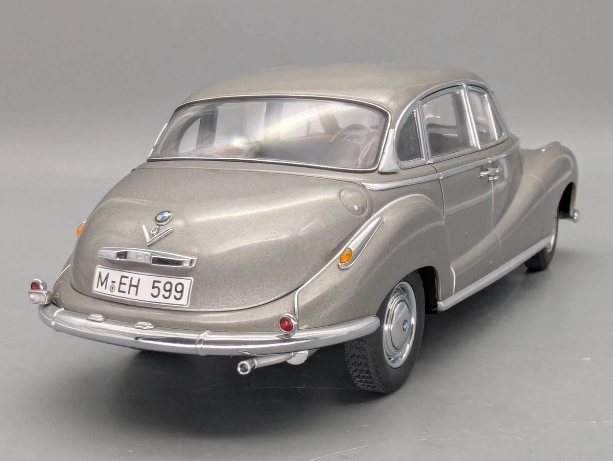 Modellautos 1:18 AUTOart Millenium 70591 BMW 502 2.6 Luxus Silver Beige mit OVP
