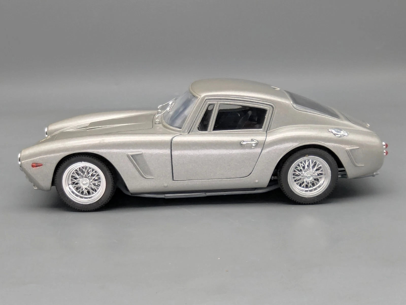 Modellautos 1:18 Revell Ferrari 250 GT Berlinetta 1961 mit OVP