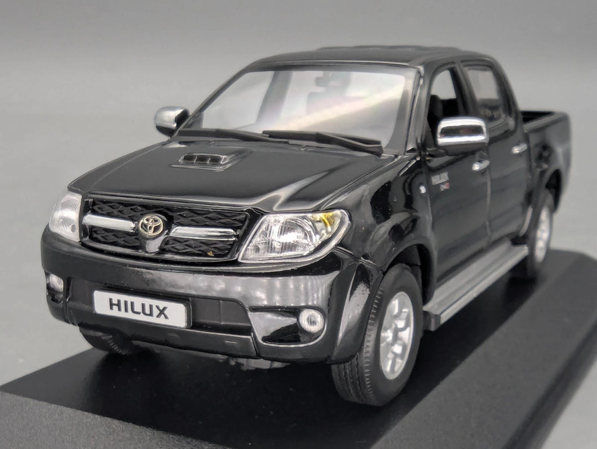 Modellautos 1:43 Minichamps Toyota Hillux Schwarz mit OVP