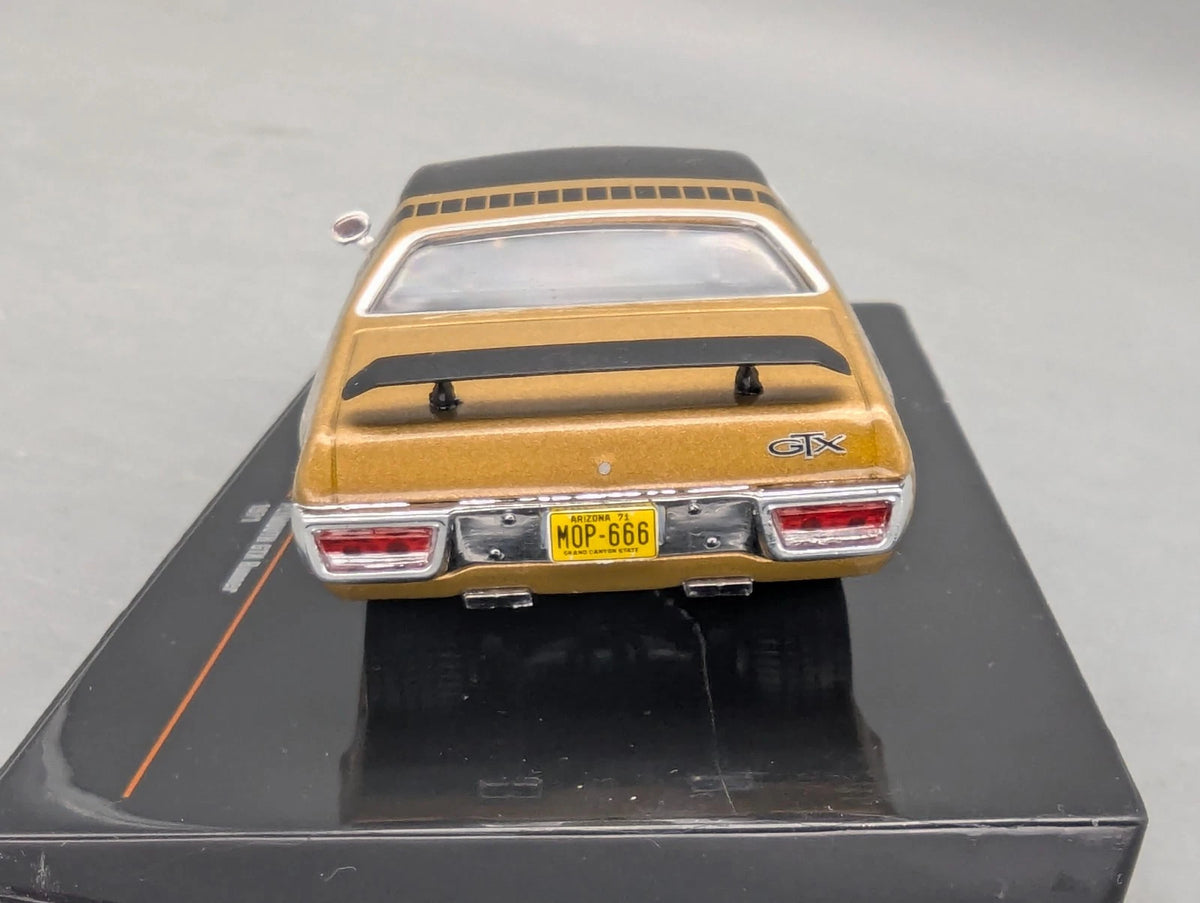 Modellautos 1:43 Ixo Plymouth GTX Runner 1971 mit Vitrine