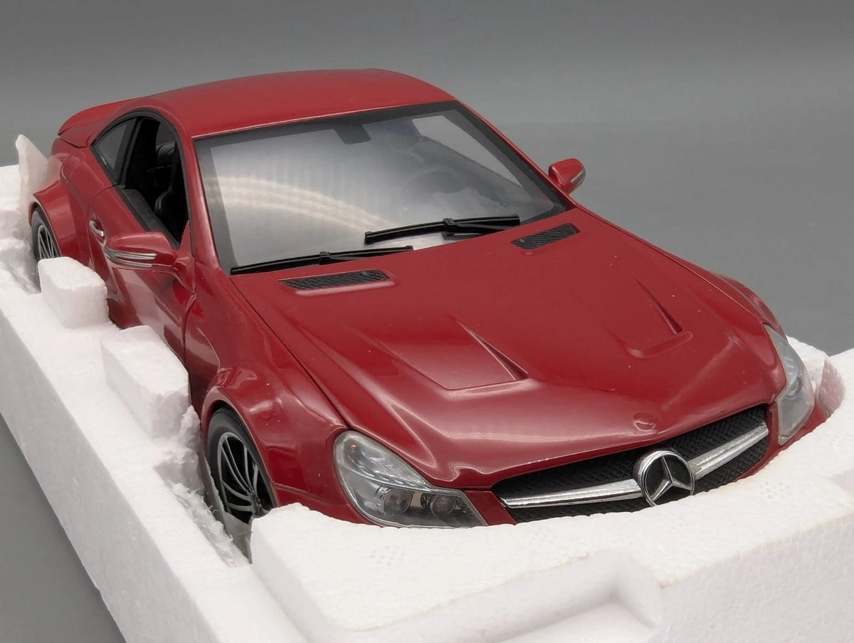 Modellautos 1:18 Minichamps Mercedes Benz SL65 AMG Black Series 2009 Rot OVP