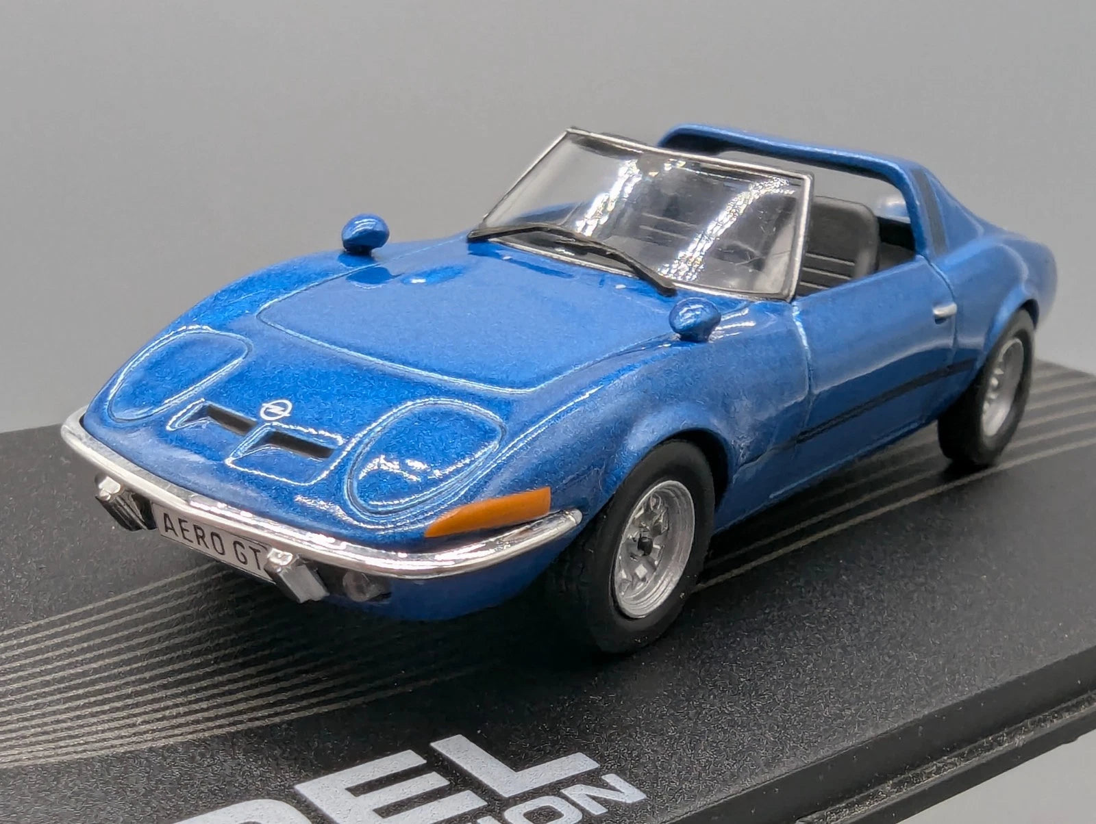 Modellautos 1:43 Ixo für Eaglemoss Opel Collection Opel Aero GT 1969 mit Vitrine