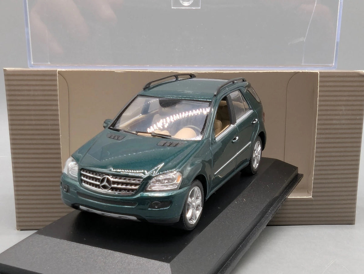 Modellautos 1:43 Minichamps Mercedes Benz M Klasse ML 500 W164 2005 Grün mit OVP