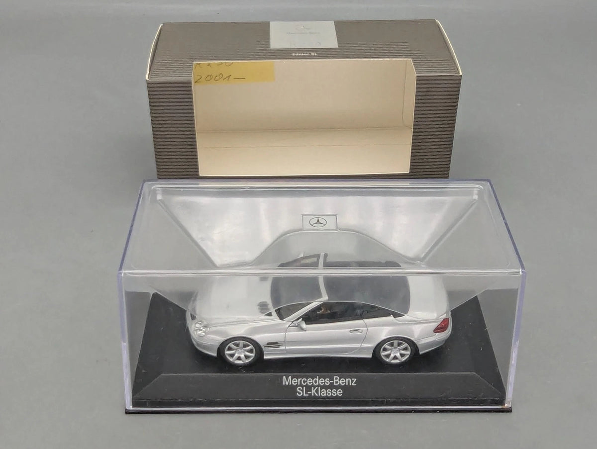 Modellautos 1:43 Minichamps Mercedes Benz SL Klasse Silber Metallic Dealer OVP