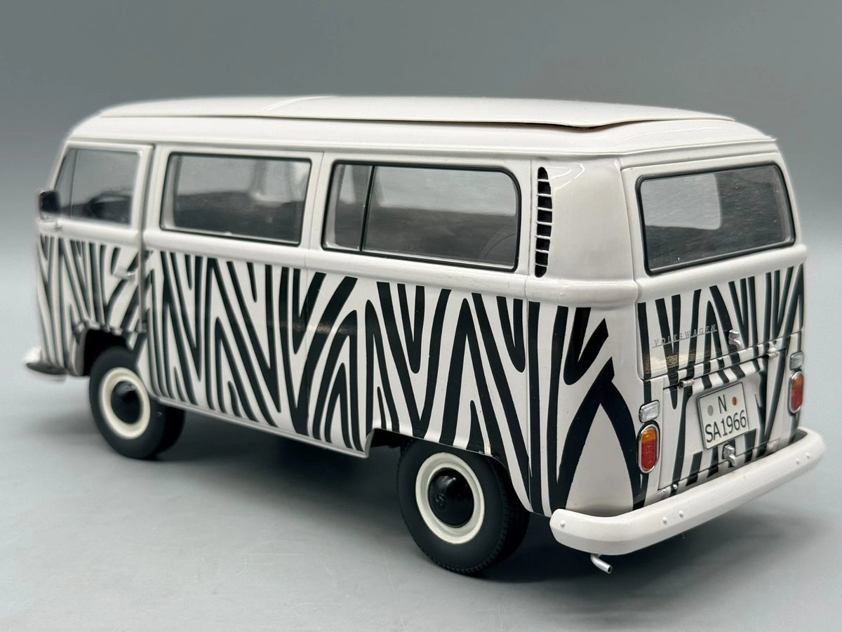 Modellautos 1:18 Schuco Volkswagen T2a Bus Safari mit OVP