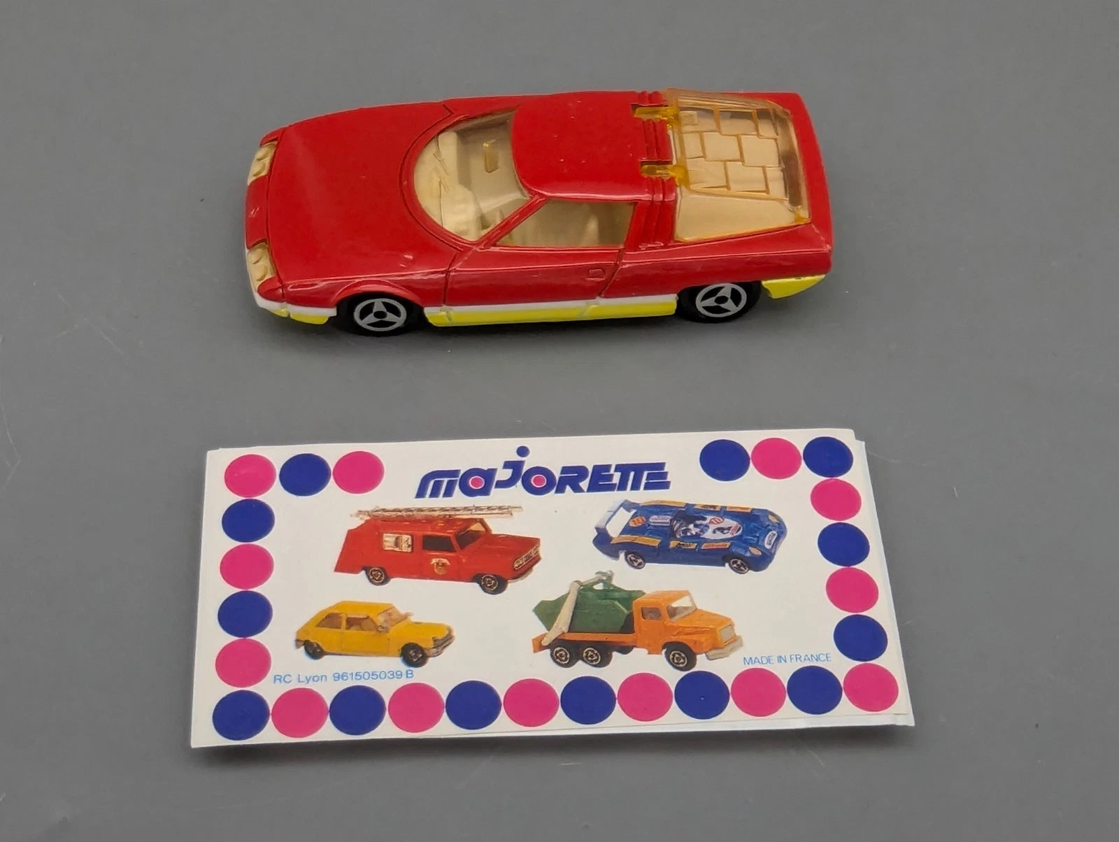 Modellautos 1:55 Majorette 221 Citroen GS Camargue Bertone mit Vitrine