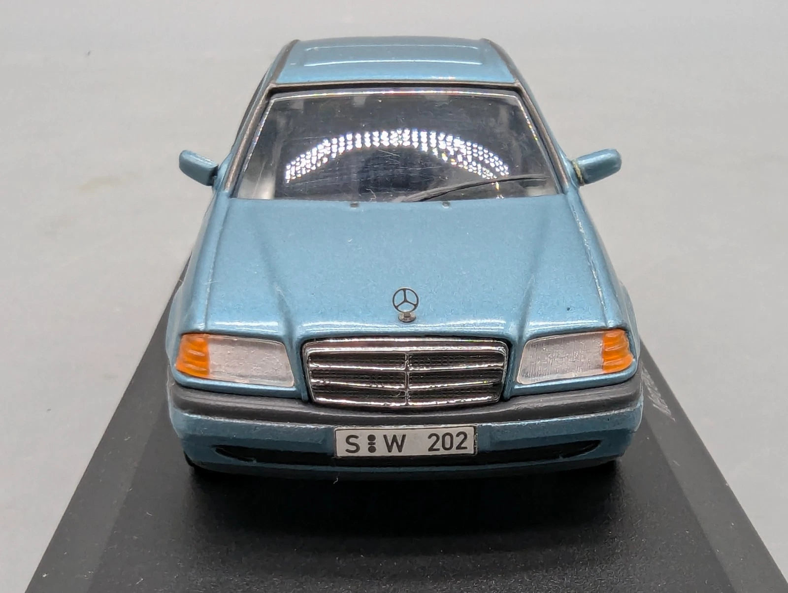 Modellautos 1:43 Minichamps Mercedes Benz C 220 Petrol Metallic mit Dealer OVP