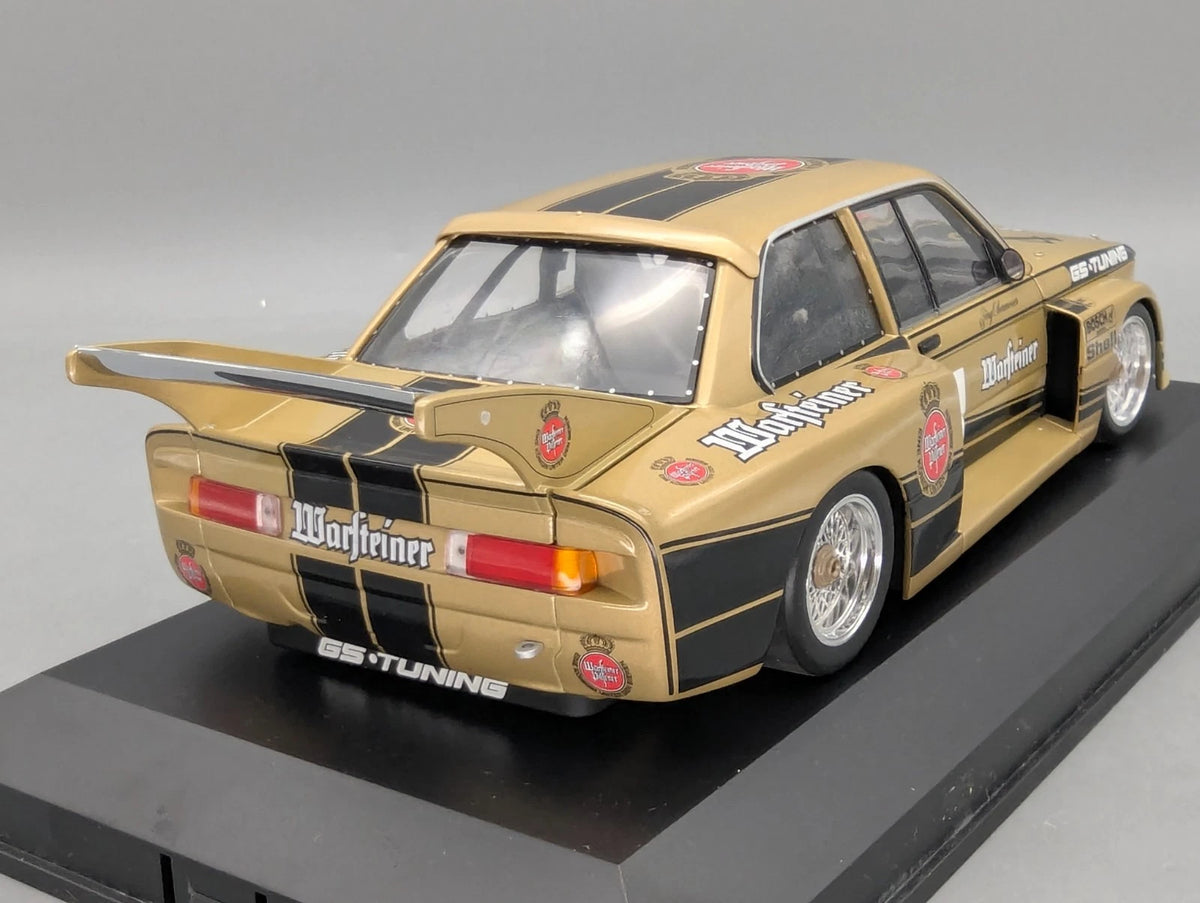 Modellautos 1:18 Minichamps BMW 320i Warsteiner DRM 1977 #4 J. Obermoser Vitrine