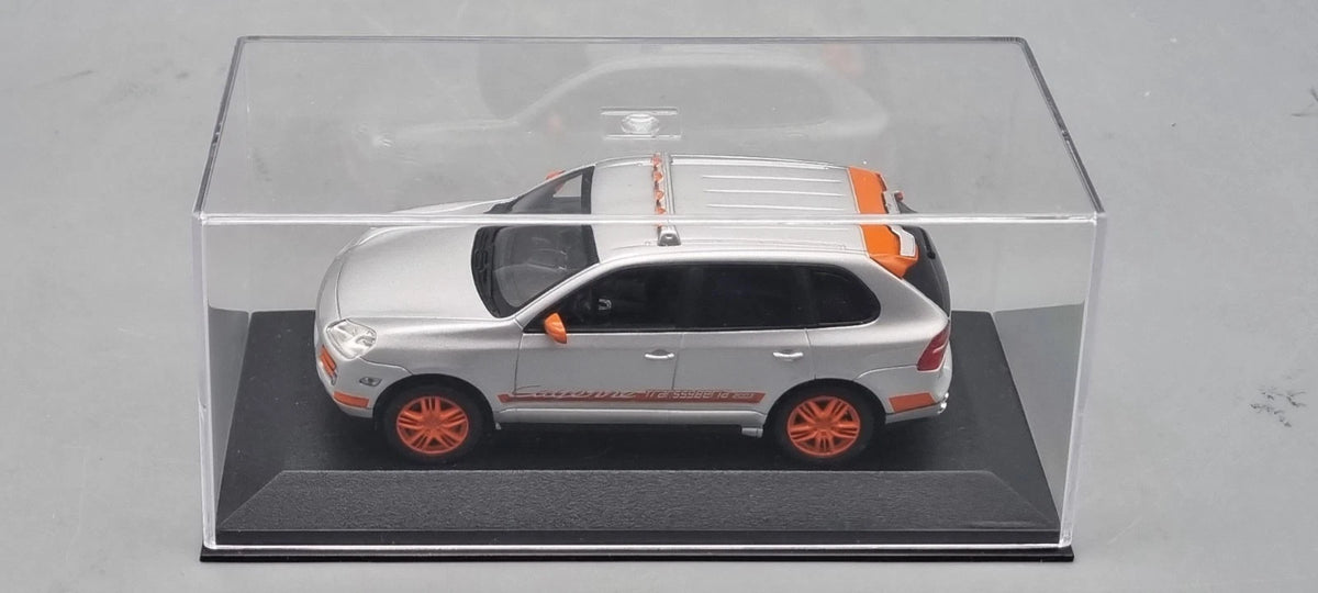 Modellautos 1:43 Minichamps Porsche Cayenne silber Transsyberia 2007 OVP