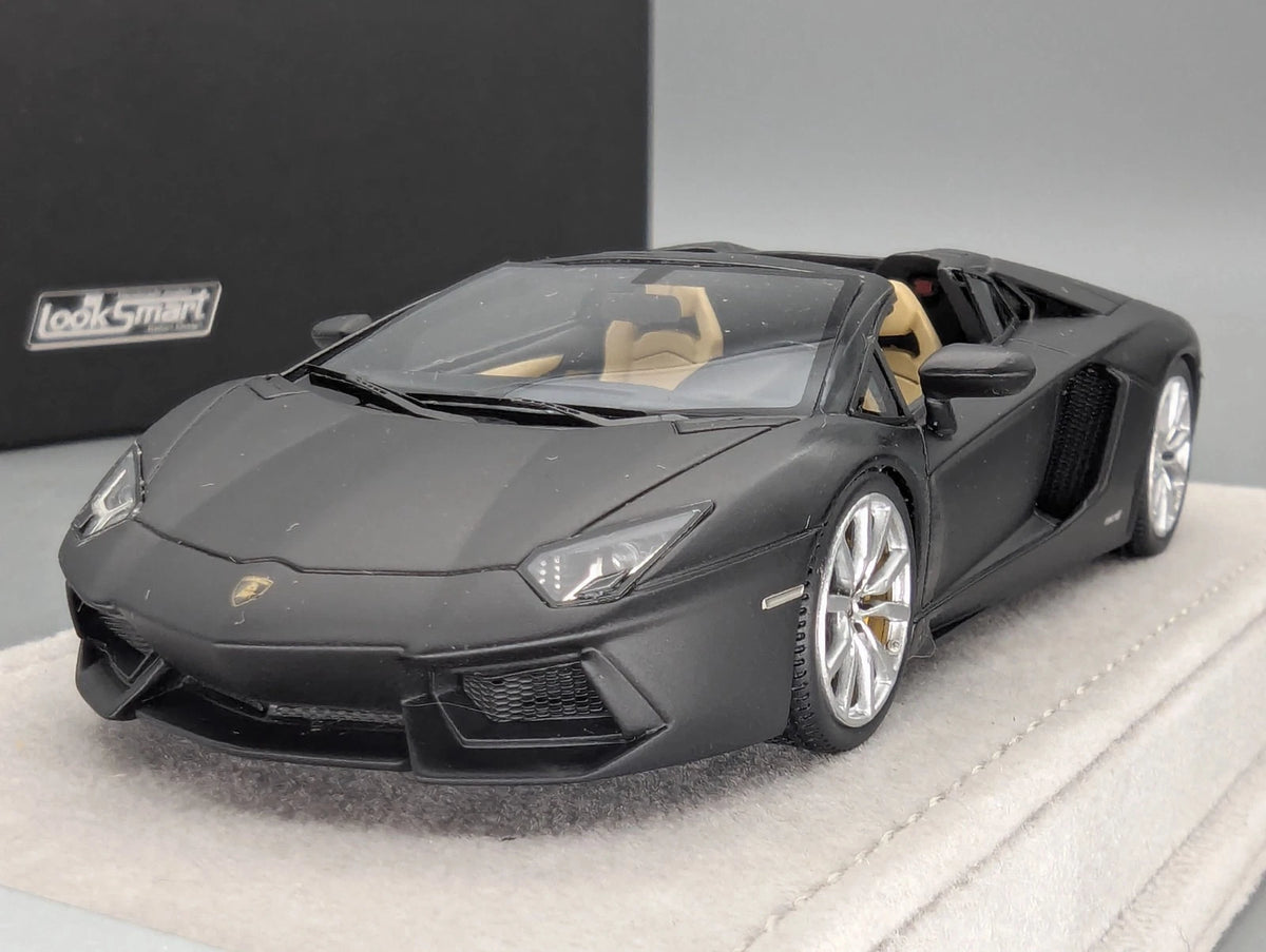 Modellautos 1:43 Looksmart Lamborghini Aventador Roadster LP 700-4  Black OVP