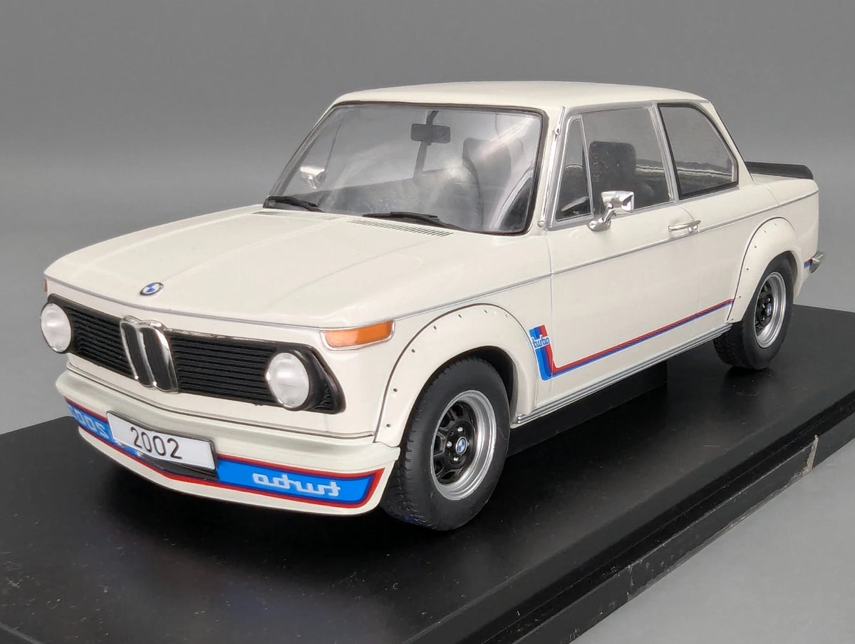 Modellautos 1:18 MCG Modelcar Group BMW 2002 Turbo 1973 Weiß mit OVP