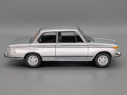 Modellautos 1:18 Kyosho BMW 2002 tii Silber mit OVP