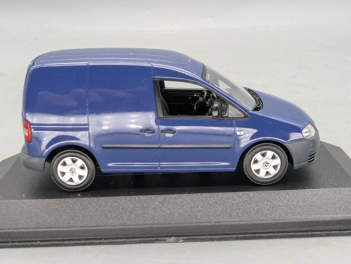 Modellautos 1:43 Minichamps Volkswagen VW Caddy Dunkelblau mit Dealer OVP