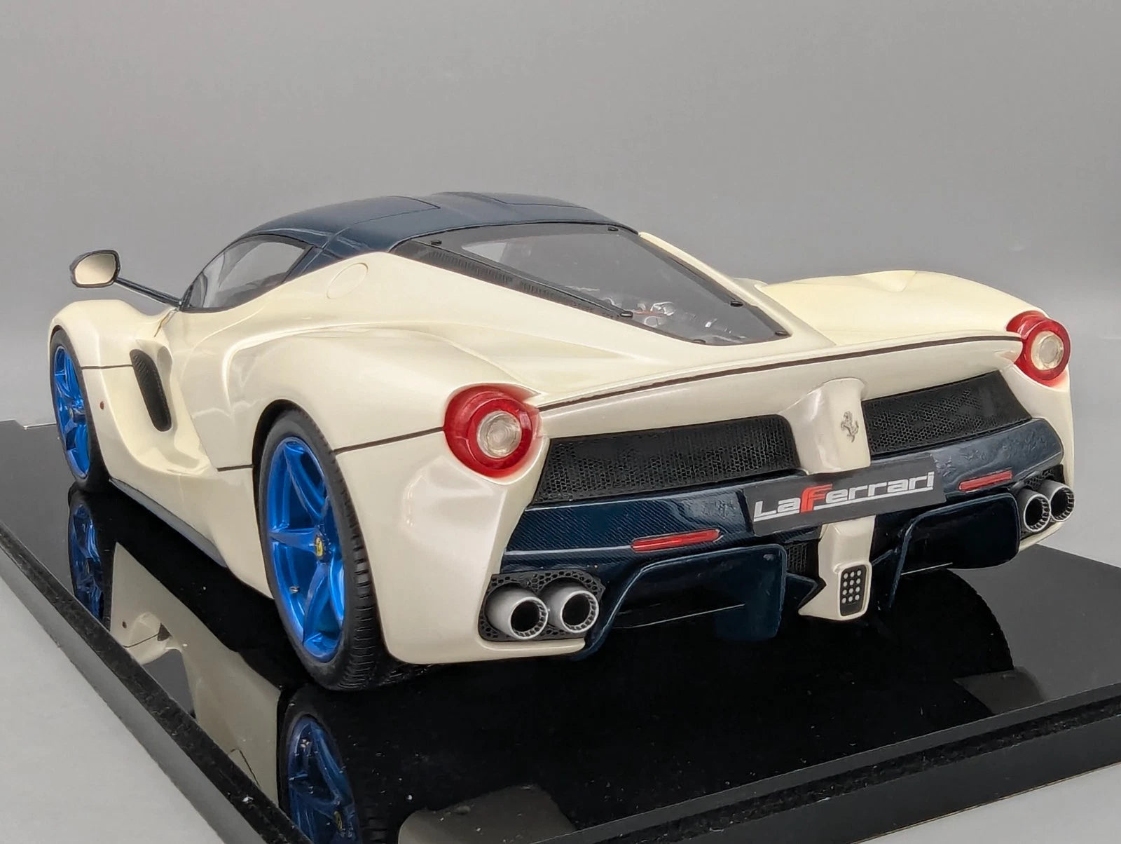 Modellautos 1:12 BBR Ferrari LaFerrari Fuli White / Blue Carbon Ltd 07/10 OVP