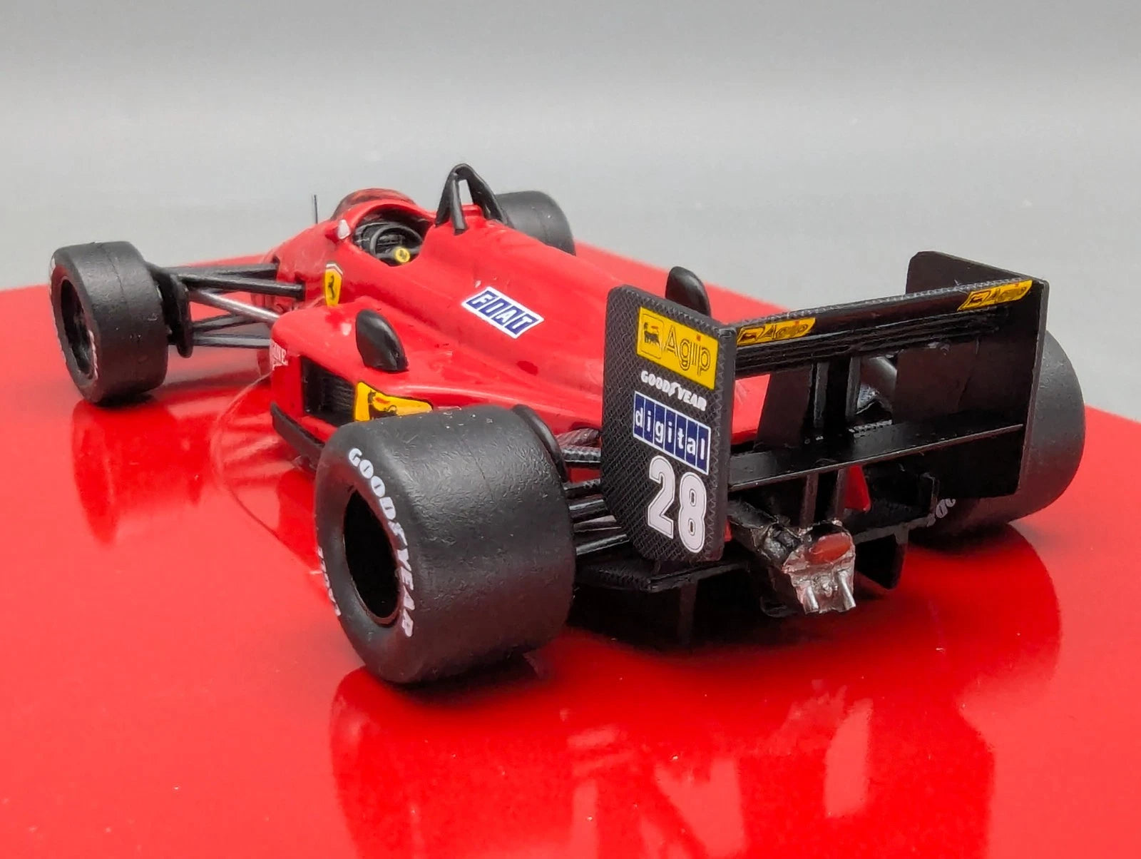 Modellautos 1:43 Ixo Ferrari F1 SF12/87 1987 #28 G Berger Blech-Sammler OVP