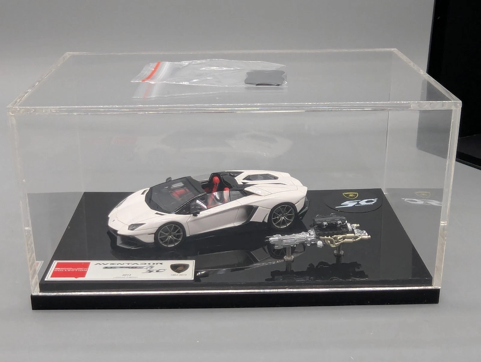 Eidolon Make Up 1:43 Lamborghini Aventador LP720-4 Roadster Engine Set Weiß OVP