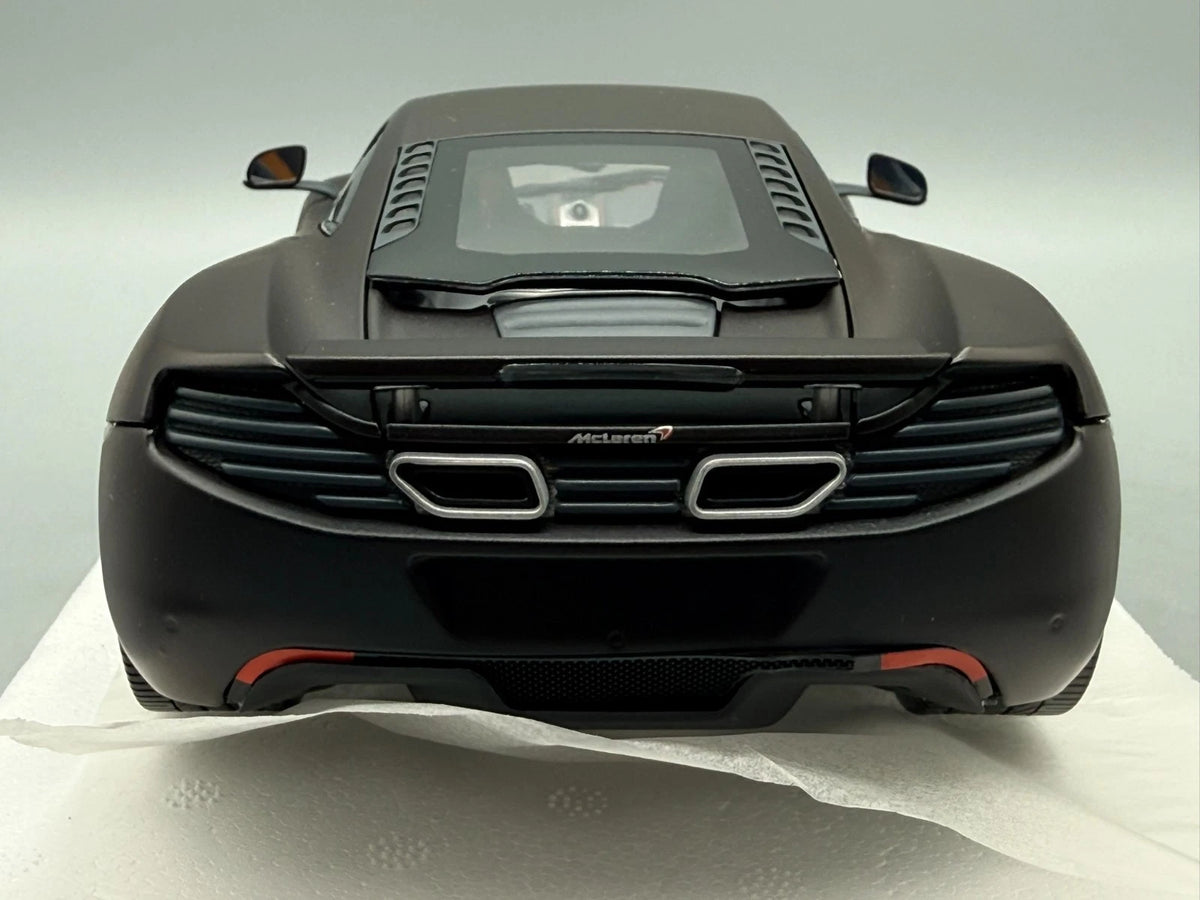 Modellautos 1:18 Minichamps McLaren MP4-12C mit OVP