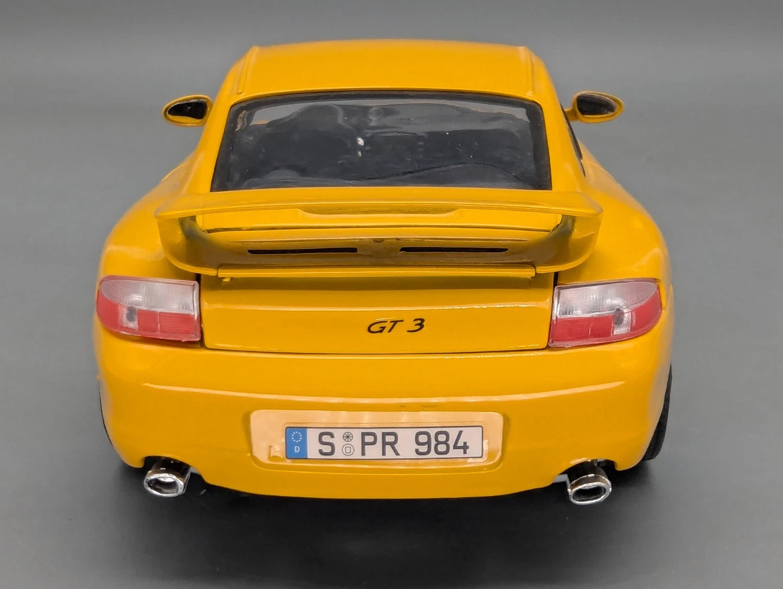Modellautos 1:18 Bburago Gold Edition Porsche 911 GT3 Straße Gelb mit OVP