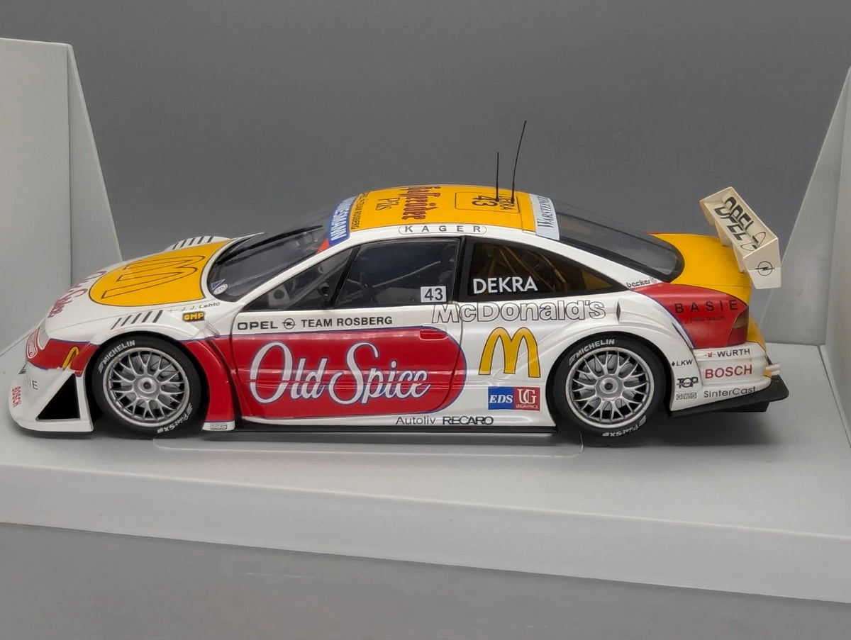 Modellautos 1:18 UT Models Opel Calibra Rosberg 1996 J. J. Letho in OVP