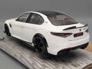 Modellautos 1:18 Solido Alfa Romeo Giulia GTA Blanco Trofeo 2022 OVP